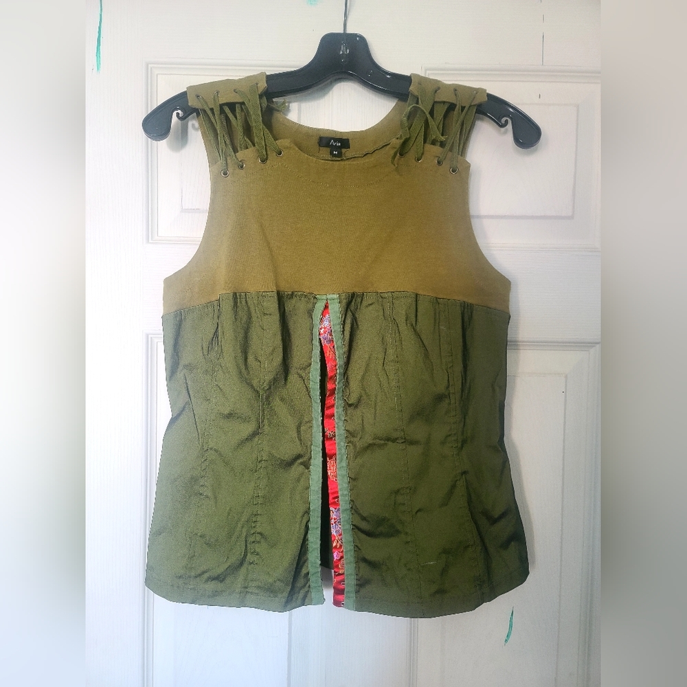 ARIA top size M